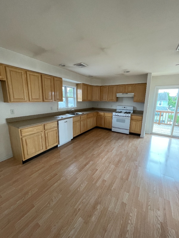 302 Bartram Ave Unit 1Fl, Tinicum Township, PA 19029