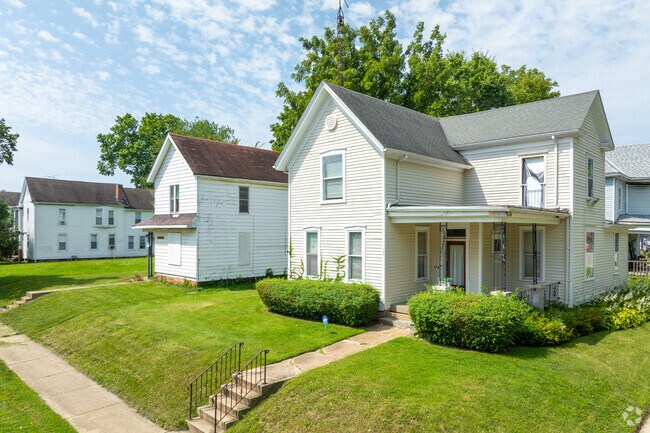Single-family homes in Old Aristocracy Hill are further south.