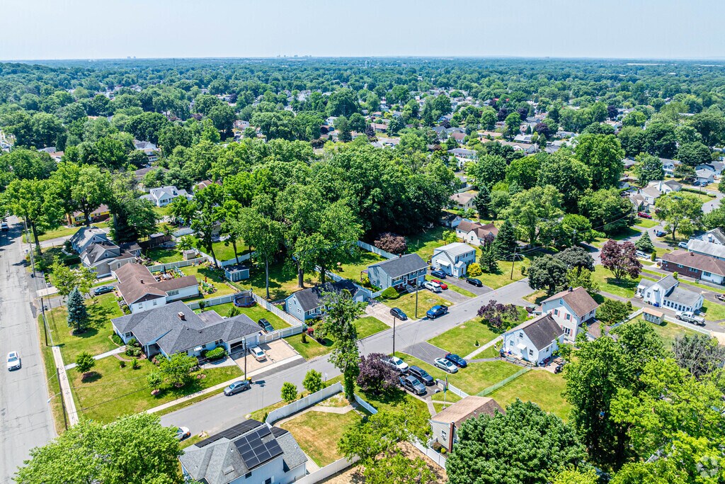 5001 Stonehedge Rd Unit 5001, Edison, NJ 08820