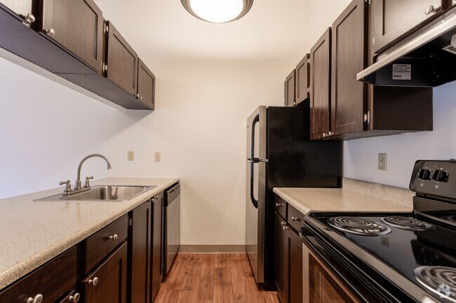 1BR, 1BA - 620 SF