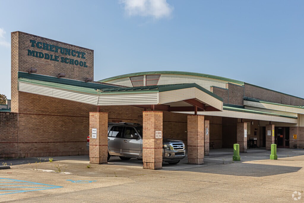 Tchefuncte Middle School has an active PTA and an extensive group of volunteers in Mandeville.