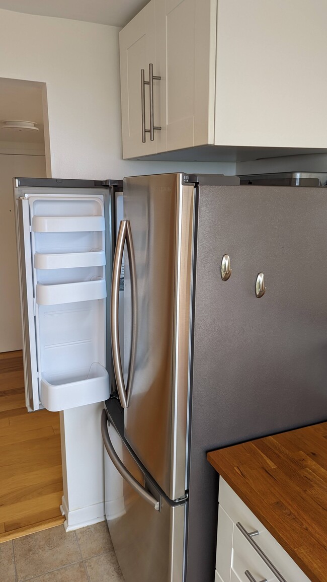 3950 N Lake Shore Dr unit 1130, Chicago, IL 60613 - photo 2