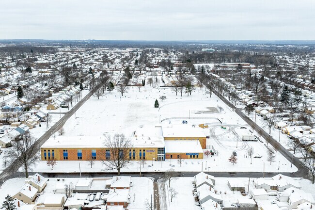 Aerial view of Adlai Stevenson School and the surrounding area.