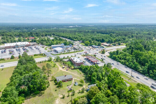 Cross Creek’s access to U.S. Route 25 ensures smooth travel north toward Augusta core.