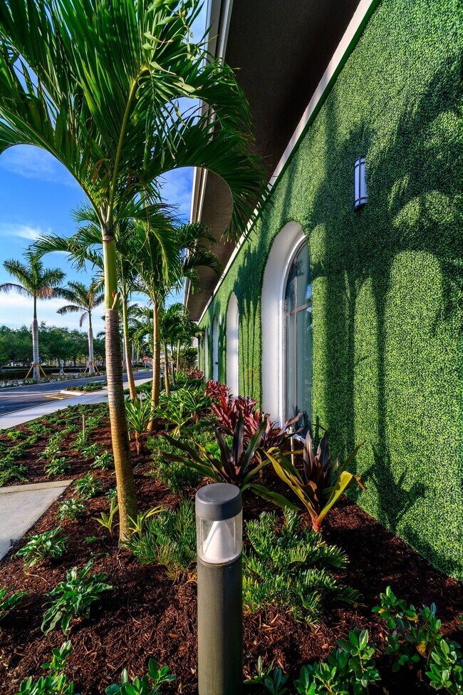 The Point at Palm Beach Gardens, Palm Beach Gardens, FL 33408 - photo 7