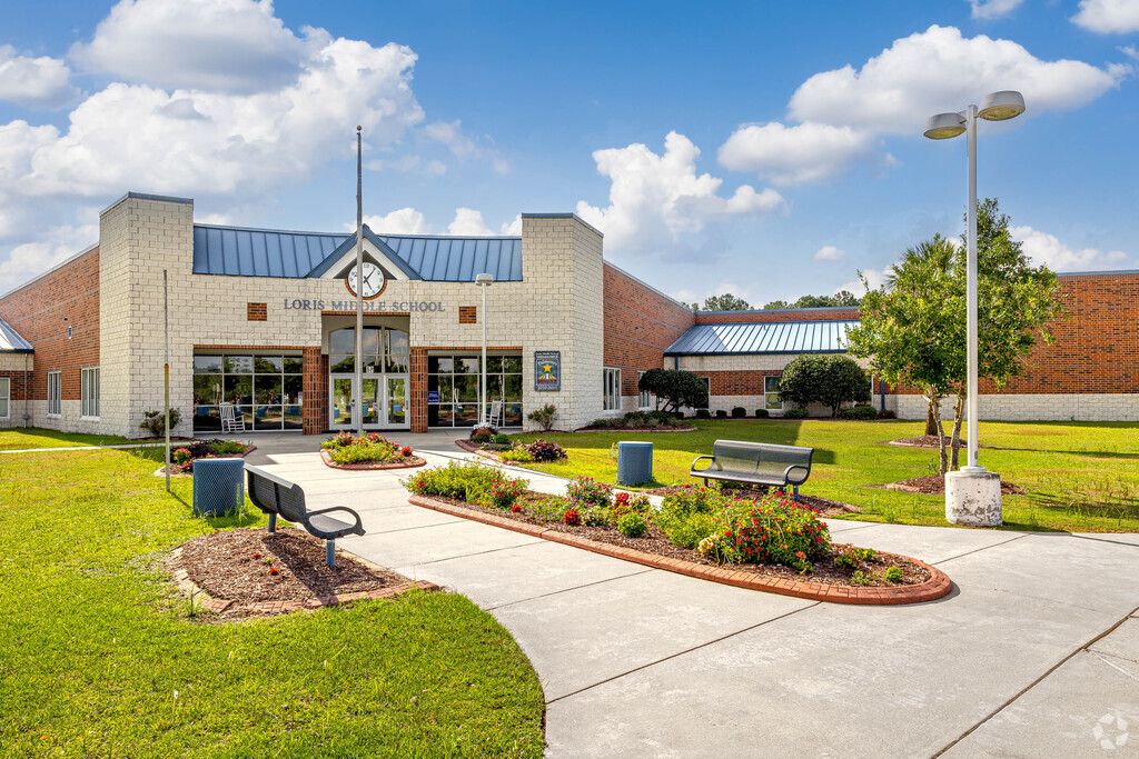 Loris Middle School prepares students for high school in Outlying Horry County.