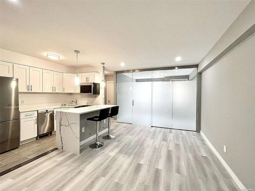 170 W 23 St unit 2Q, New York, NY 10011 - photo 1