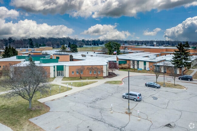 Holt Junior High School, Overview-2