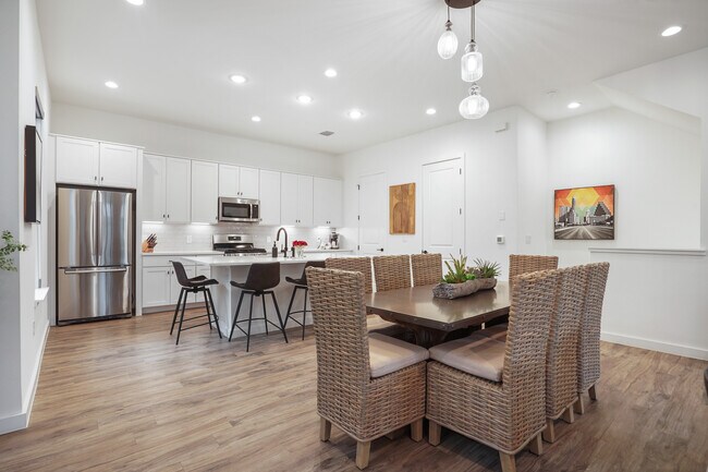 3809 Valley View Rd unit 11, Austin, TX 78704 - photo 4