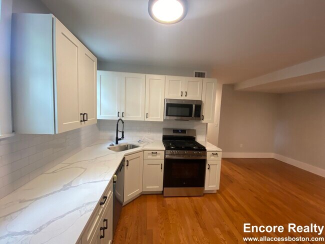 118 Marginal St unit 7, Boston, MA 02128 - photo 2