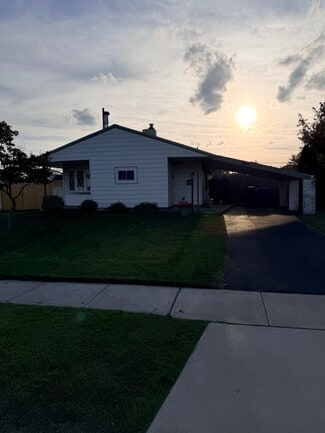 9 Daffodil Ln, Levittown, PA 19055