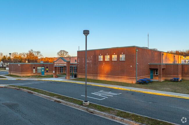 Niche.com has given Holly Hall Elementary School an overall rating of C+.