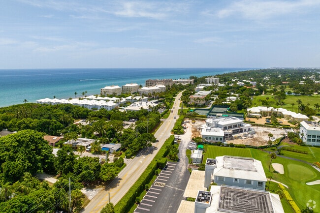 North Ocean Blvd is the central artery in Gulf Stream.