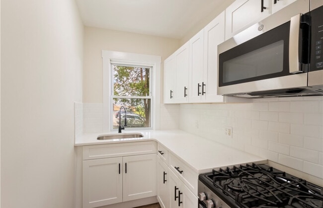 9 Woodbine St unit 1, Providence, RI 02906 - photo 3