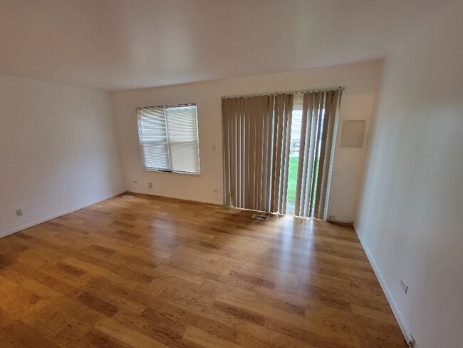 2637 Wingate Ct unit 1, Aurora, IL 60502 - photo 2