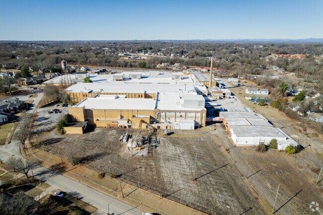 The Dunean Mill is located in the center of the neighborhood.
