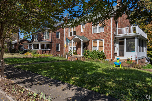 Along with apartments, you will find spacious homes in Crystal Towers.