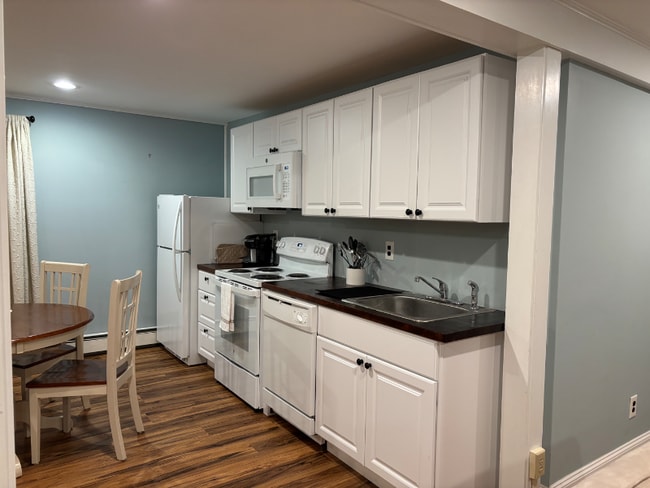 10 Roosevelt Rd, Wakefield, MA 01880 - photo 3