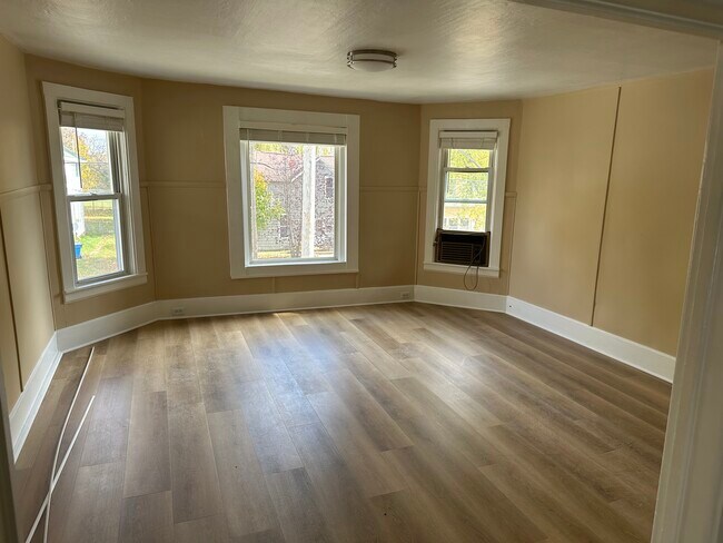 122 Sibben St unit Apartment A, Manistee, MI 49660 - photo 7