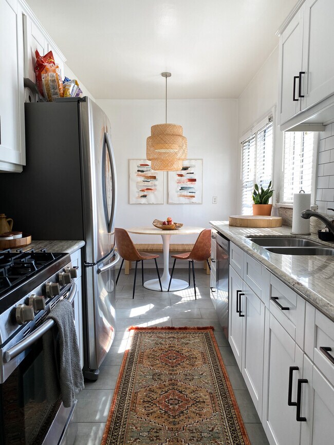 5246 W Olympic Blvd, Los Angeles, CA 90036 - photo 2