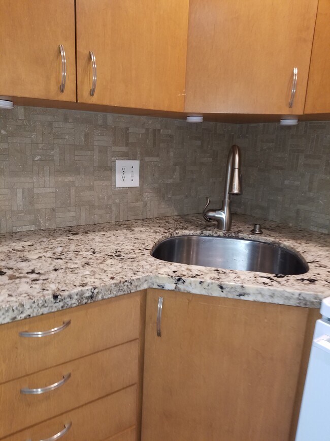 280 S Cypress Rd unit GeorgenArms12, Pompano Beach, FL 33060 - photo 4