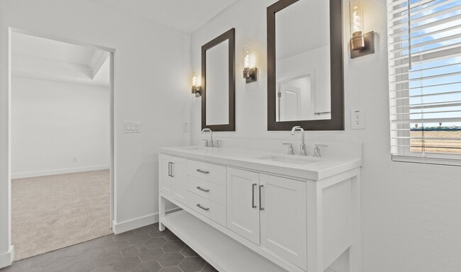 8036 W Griswold Rd, Peoria, AZ 85345 - photo 6