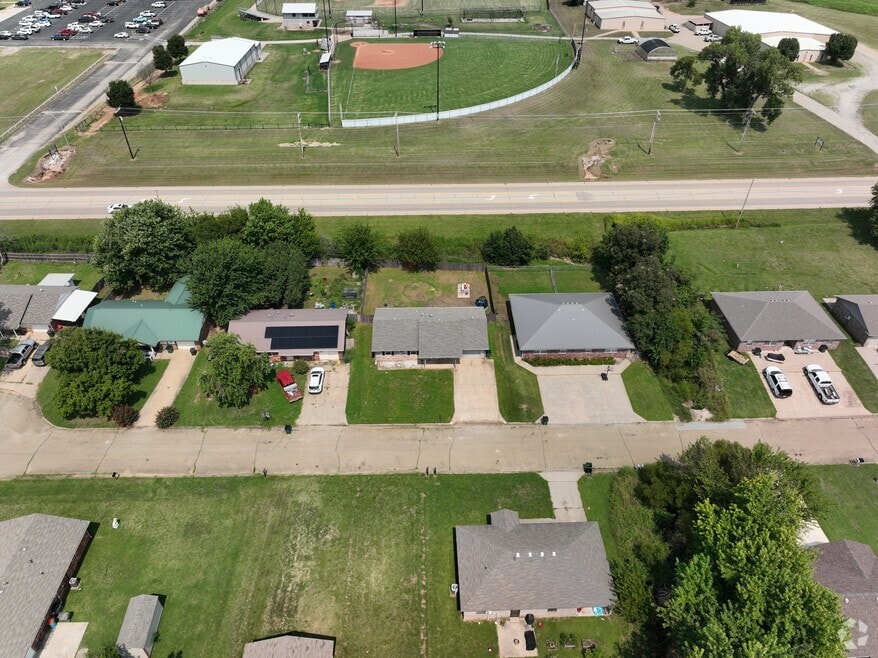 107 Sharp St, Perkins, OK 74059 - photo 2