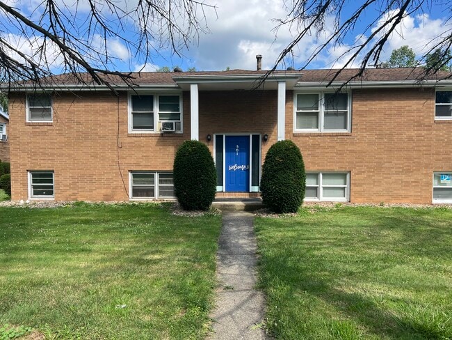 Nice quiet locate in Nile’s, Oh. Minutes from the Eastwood Mall Complex. 2 bedroom and 1 bath