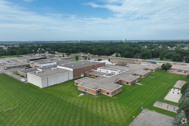 Melrose Elementary School has an overall B- grade from Niche.