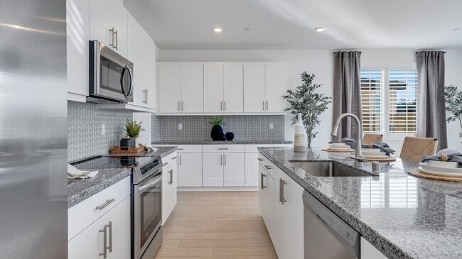 14131 Rollins St, Hesperia, CA 92344 - photo 3