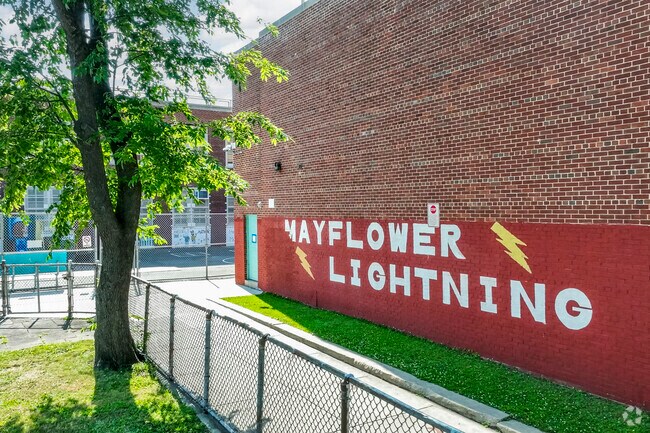 PS 191 Mayflower has 330 students in grades PK, K-5 with a student-teacher ratio of 13 to 1.