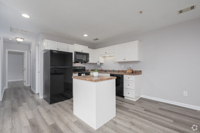 2BR, 2BA - 985SF - B1 - Kitchen