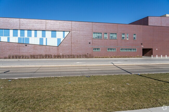 Hancock College Preparatory High School has a student-teacher ratio of 17 to 1 in Clearing.