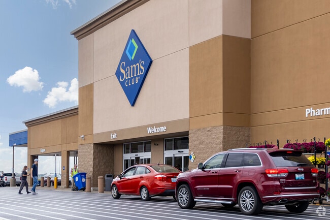 Apollo residents can stock up on groceries and the nearby Sam's Club.