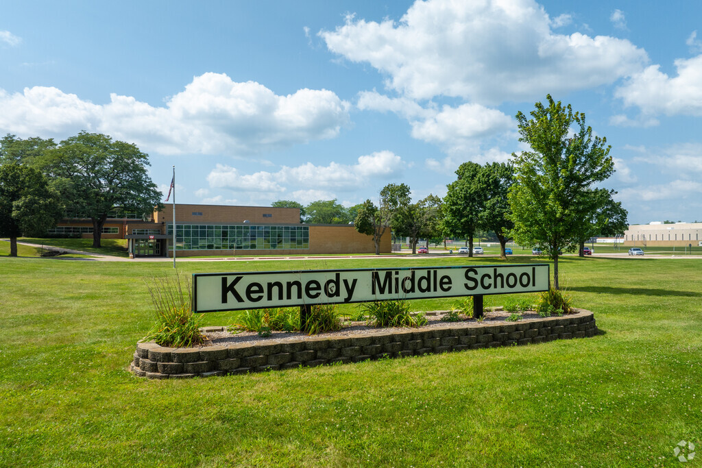 Kennedy Middle School is located in Rockford, IL.