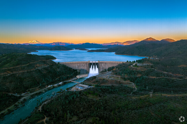 The Shasta Lake Dam is 602 feet tall.