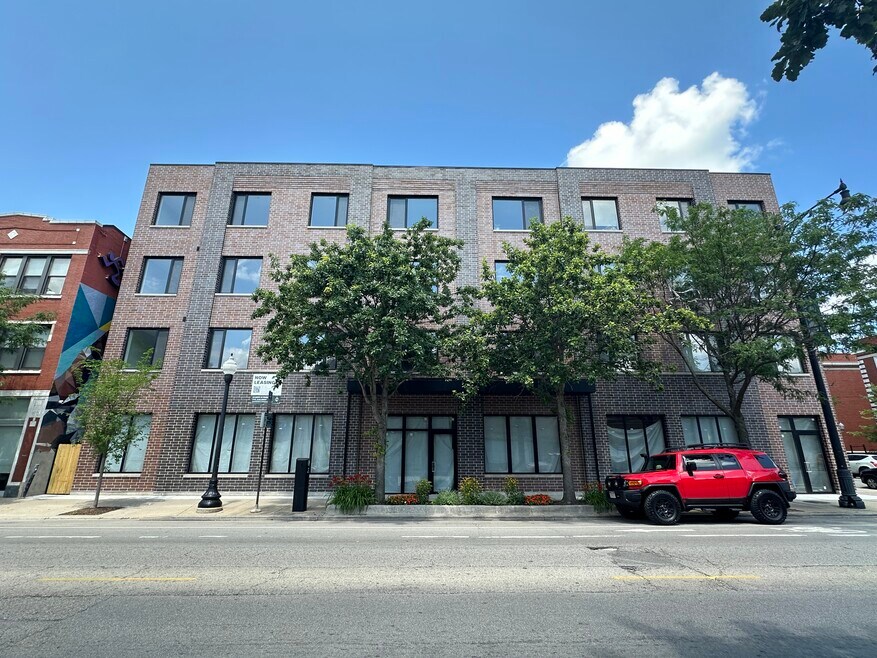 6400 N Wayne Ave unit 401, Chicago, IL 60626 - photo 1