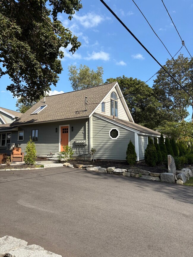 11 Post Rd Unit 11A, North Hampton, NH 03862