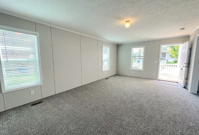 6550 S Kimberly Dr, Holly, MI 48442 - photo 3