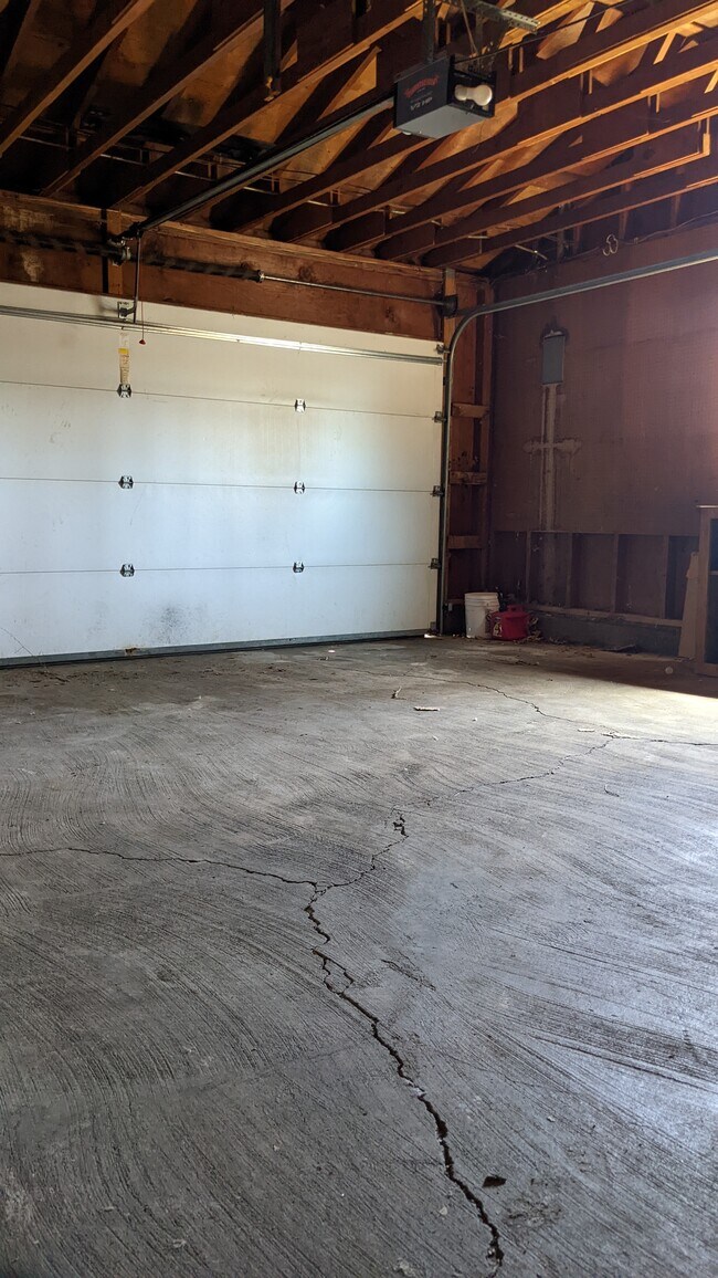 1812 Tiffany St, Klamath Falls, OR 97601 - photo 2