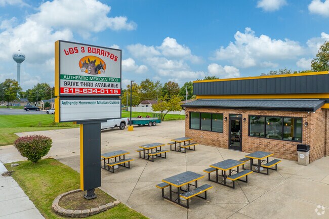 Diamond residents can head to Los 3 Burritos for authentic Mexican cuisine.