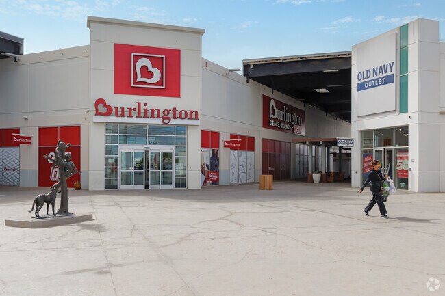 Find premium fashion in Calexico at Gran Plaza Outlet, home to Coach, Adidas, Levi’s, and more.