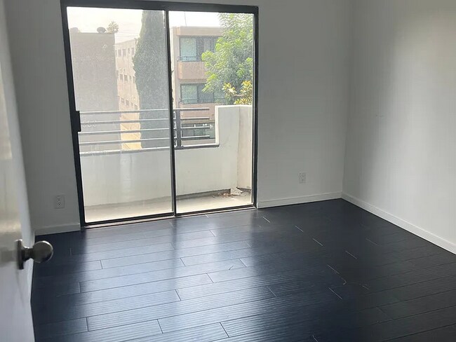 7531 Hampton Ave unit 201, West Hollywood, CA 90046 - photo 2