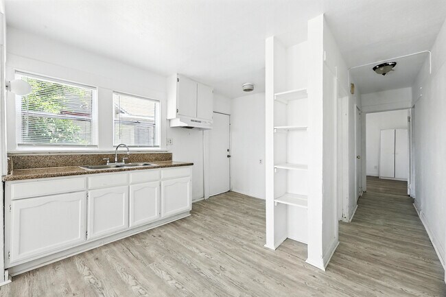 3962 1/4 S Hobart Blvd unit 3962 1/4 S HOBART BL, Los Angeles, CA 90062 - photo 7