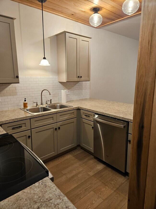 223 E 10th St unit 223 E 10th St, Bloomsburg, PA 17815 - photo 6