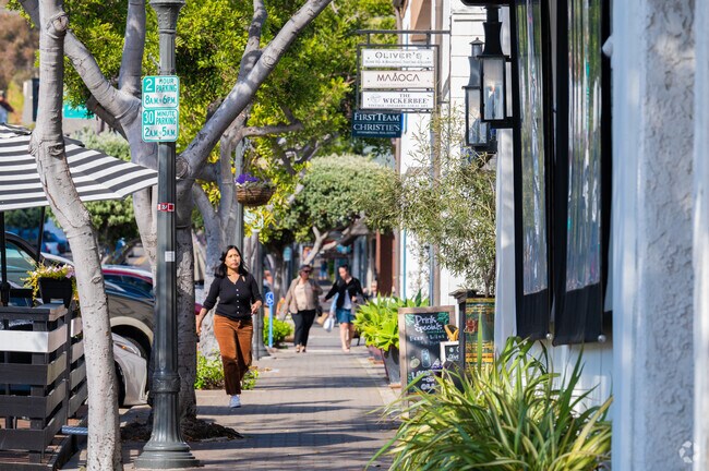 Avenida Del Mar near Southwest San Clemente is a charming street with casual restaurants and locally owned shops.