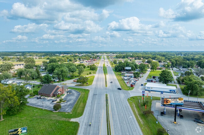 SR 931 runs along the border of Bon Air.