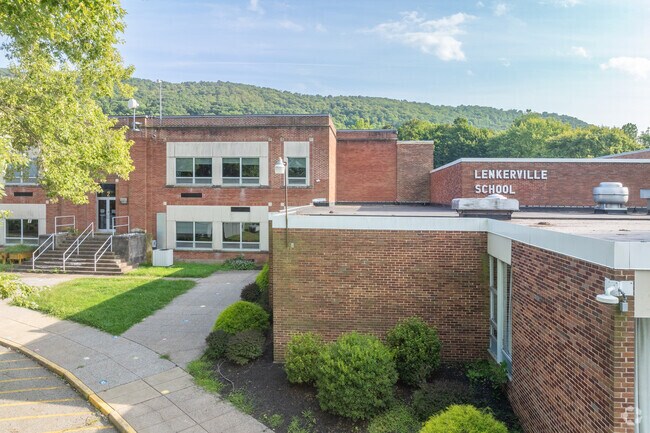 Lenkerville Elementary School received an overall grade of B-  from Niche.