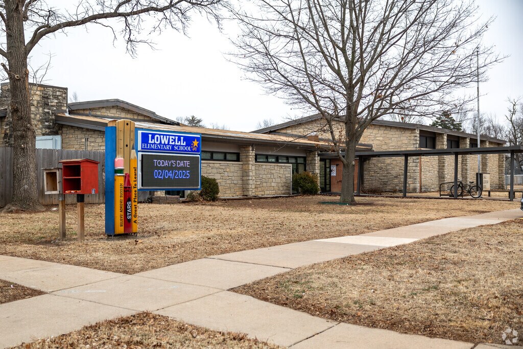 Lowell Elementary School offers a wide variety of activities to enjoy for Arkansas City residents.