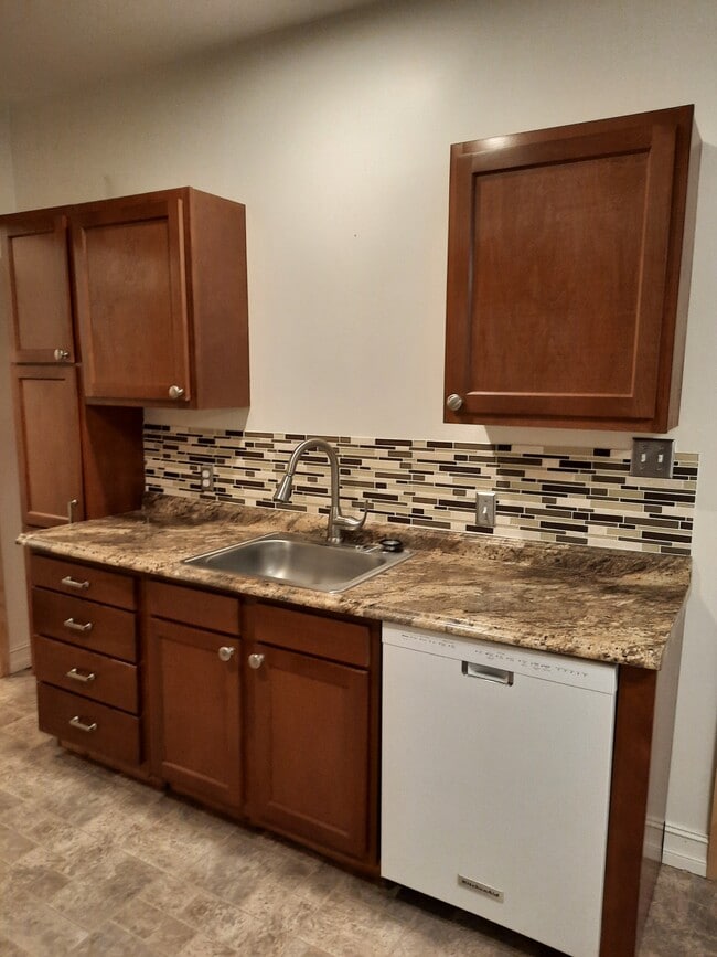 CABINETS/WASHER/BACK SPLASH/FOOD PROCESSOR